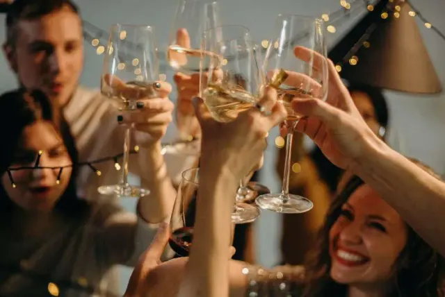 What Should You Eat Before Drinking Alcohol? Turns Out There is a Right Answer