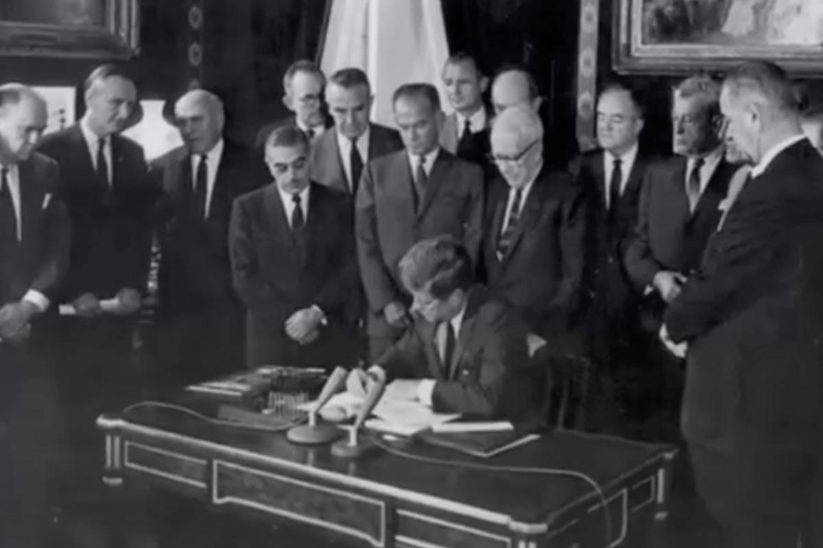 An archival treaty-signing photograph