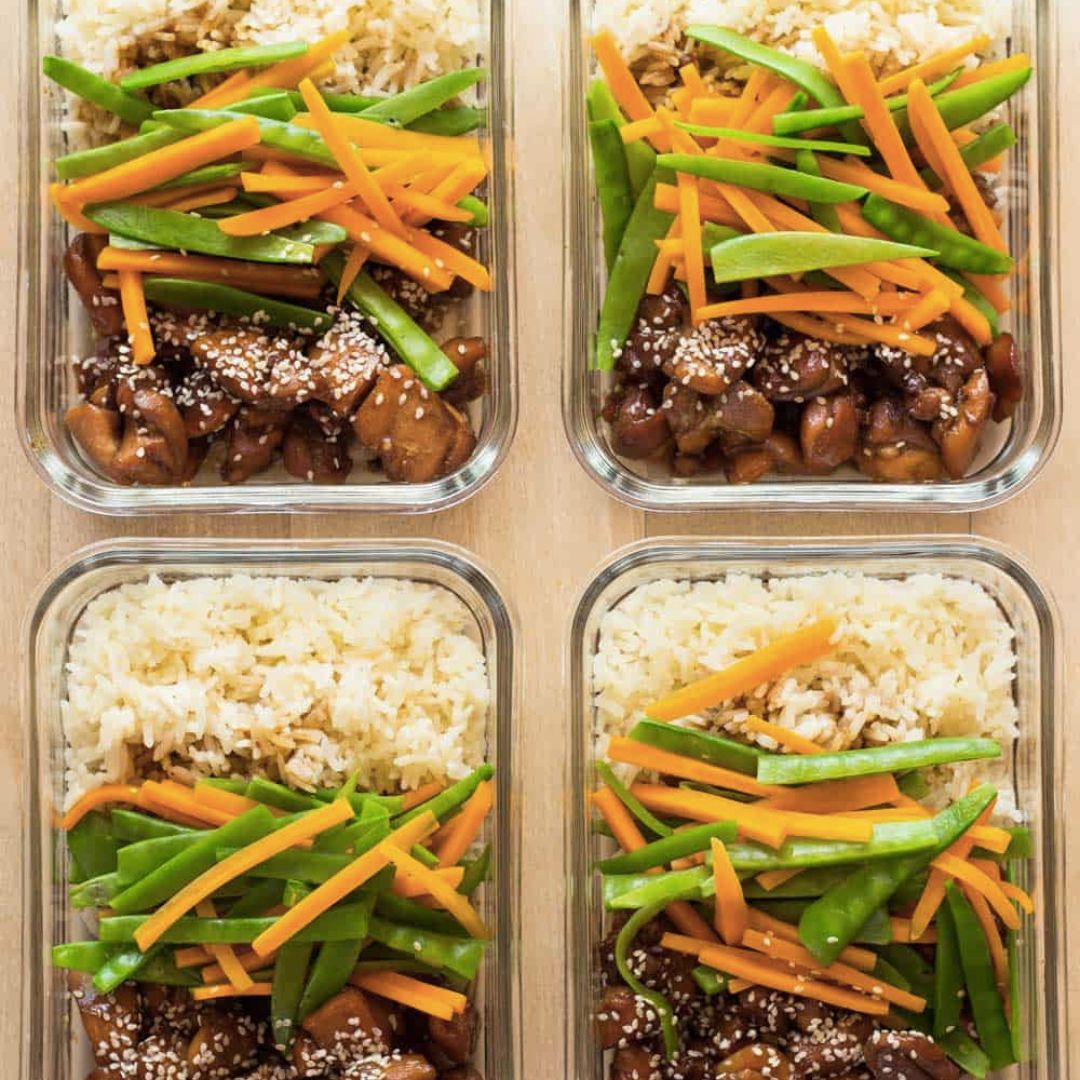 Food in meal-preparation containers; illustrative archive photograph, storage dates not verified.