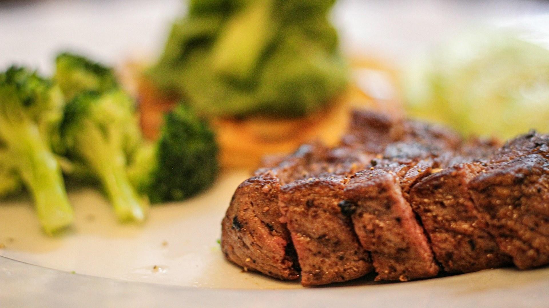 Cooked steak; illustrative archive photograph, not a verified recalled package.